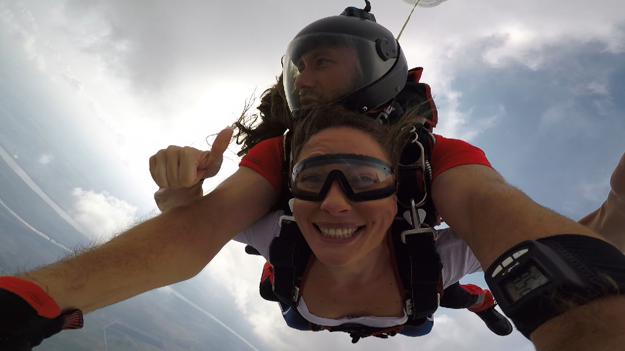 Šta nas tandem skok padobranom može naučiti